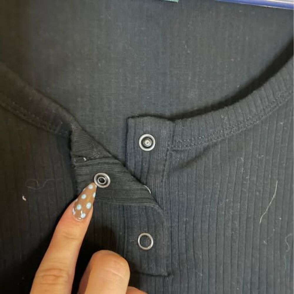 Black Buttoned Ribbed Crop Top - Picture 2 of 3